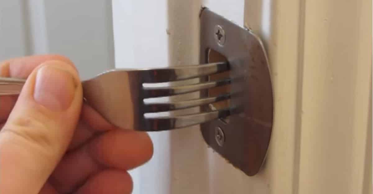 Dinner Fork Door Lock Prevents Anyone From Barging Into Your Room Elite Readers