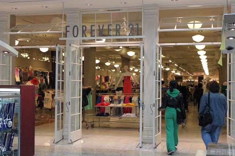 The Inspiring RagstoRiches Story of Forever 21, From Pumping Gas to 6B Retail Giant Elite