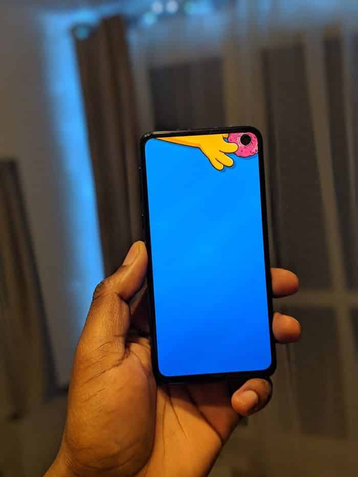 20 Brilliant Wallpaper Ideas To Hide Camera Cutout In New Samsung