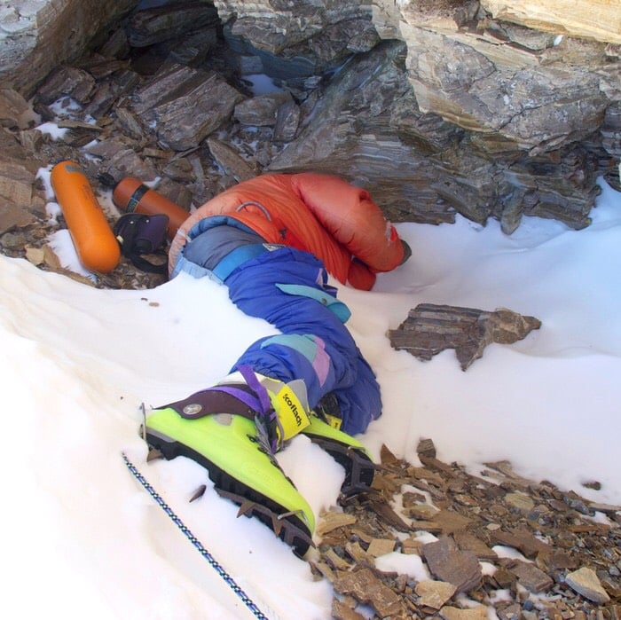Everest - dead body
