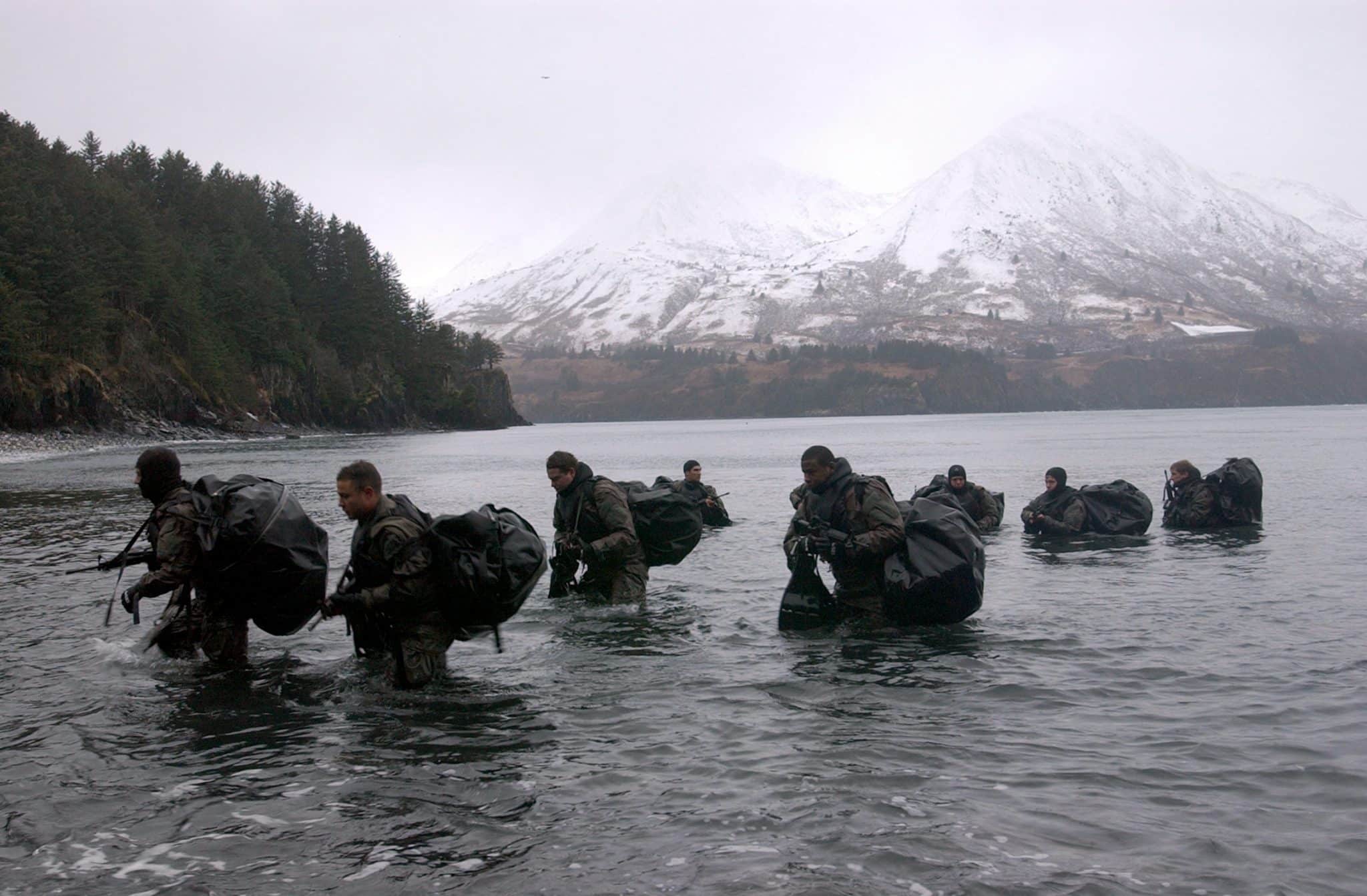 Navy Seal Shows StepByStep Guide On How You Can Survive Drowning